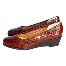 Load image into Gallery viewer, Ferragamo Brown Leather Wedges Size 6 C
