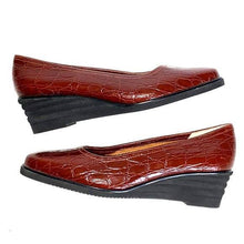 Load image into Gallery viewer, Ferragamo Brown Leather Wedges Size 6 C
