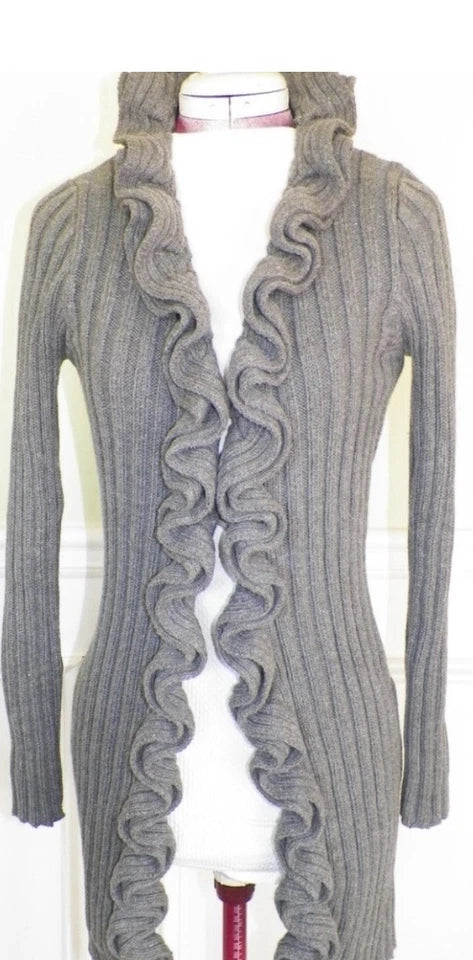 STYLISH AND COZY GRAY SWEATER