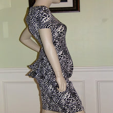 Load image into Gallery viewer, Carolina Herrera Animal Print Ahort Sleevess Silk Dress
